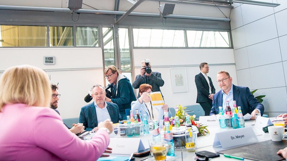 Die Unterhändler von Arbeitgebern und Gewerkschaften im öffentlichen Dienst treffen sich schon zum vierten Mal. Foto: Carsten Koall/dpa