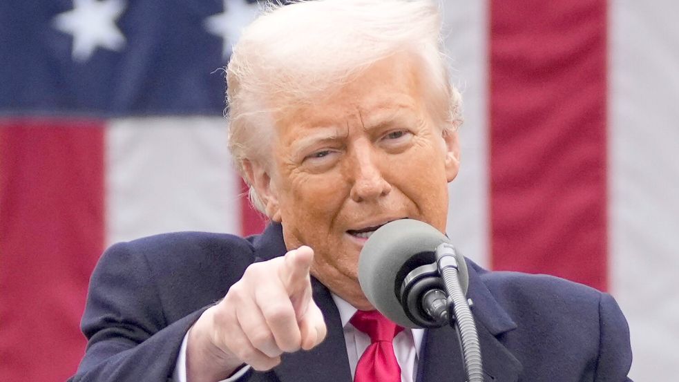 Trump hatte sein umstrittenes Zollpaket vor wenigen Tagen öffentlich vorgestellt. (Archivbild) Foto: Mark Schiefelbein/AP/dpa
