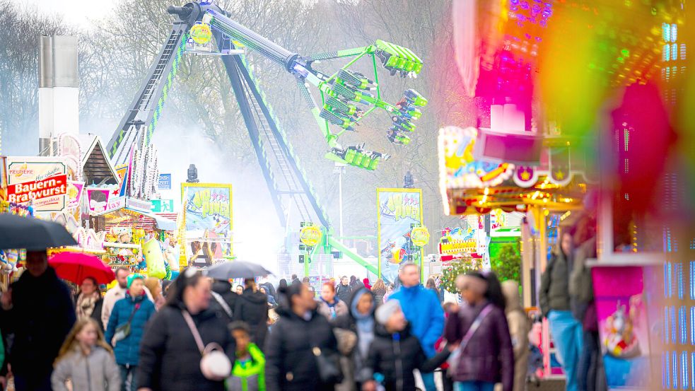 Auch dieses Jahr lockt die Osterwiese in Bremen mit vielen Fahrgeschäften und Attraktionen. Foto: Sina Schuldt/dpa