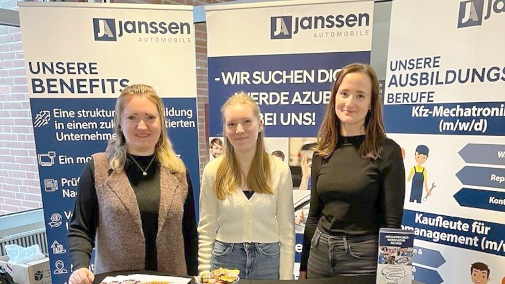 Das Team von Janssen Automobile bietet ein familiäres Arbeitsumfeld. Im Bild von links: Viktoria Grünwald (Personalsachbearbeiterin), Svenja Müller (Auszubildende) und Nadine Behrens (Personalleitung). Foto: Privat