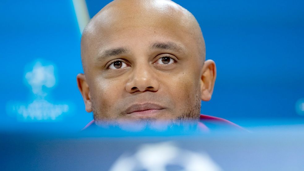 Vincent Kompany lässt sich nicht in die Aufstellungs-Karten schauen. Foto: Sven Hoppe/dpa