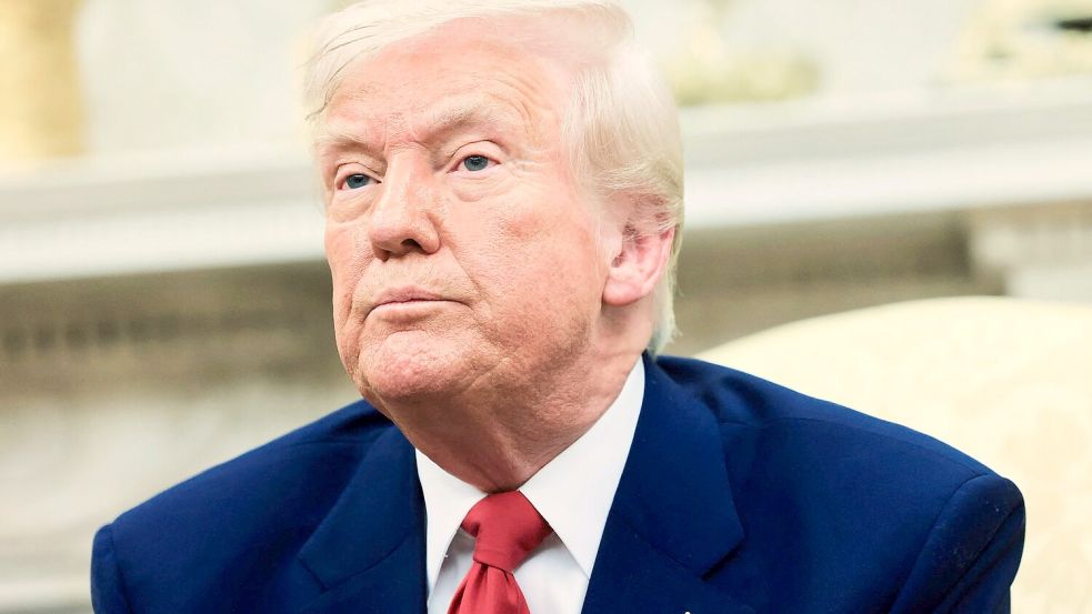 Auch ein Präsident muss zum Arzt Foto: -/Pool via AP/dpa