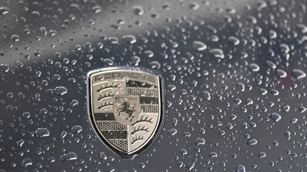 Die Verkaufszahlen von Porsche sind zu Jahresbeginn weiter gesunken. (Archivbild) Foto: Bernd Weißbrod/dpa