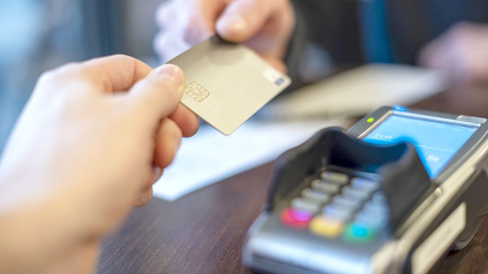 Kartenzahlung soll Pflicht werden: Darum setzen die Union und SPD nun auf digitale Zahlungsmethoden. Foto: IMAGO/Westend61