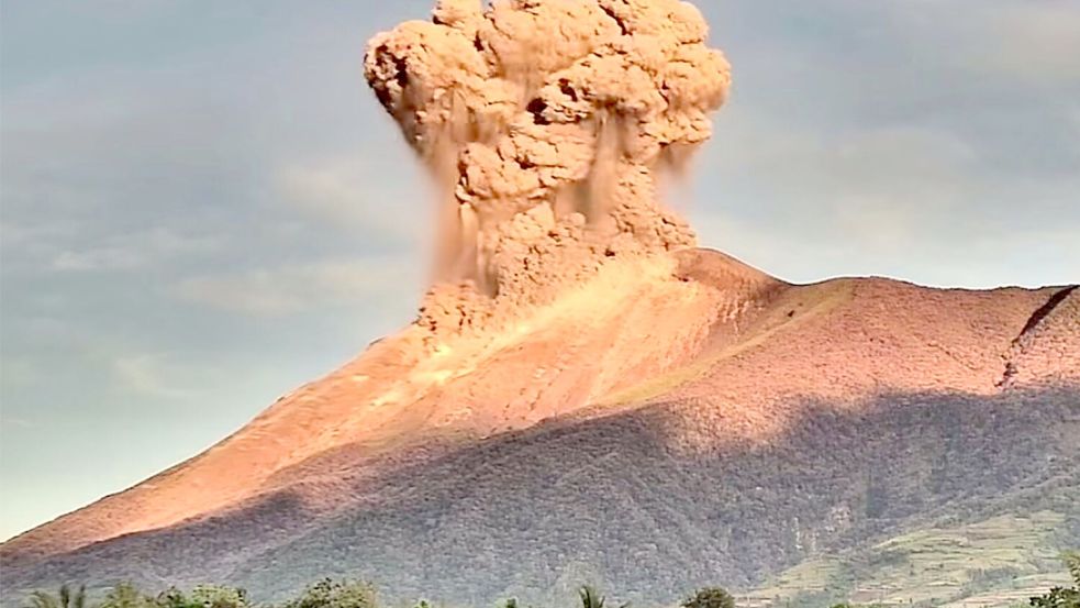 Es war schon der zweite Ausbruch des Vulkans Kanlaon innerhalb von vier Monaten. Foto: PHIVOLCS/XinHua/dpa