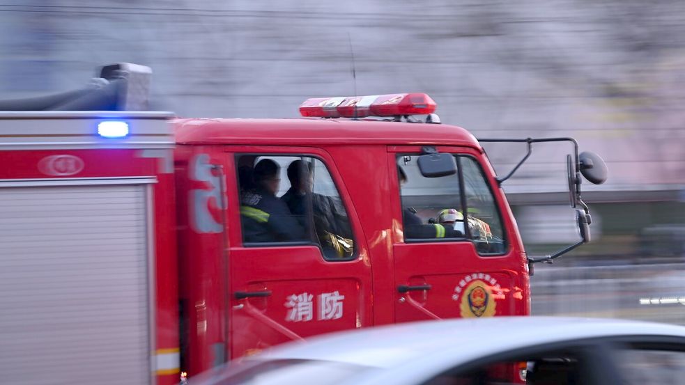 Das Feuer brach in der Stadt Chengde nordöstlich von Peking aus. (Symbolbild) Foto: Johannes Neudecker/dpa
