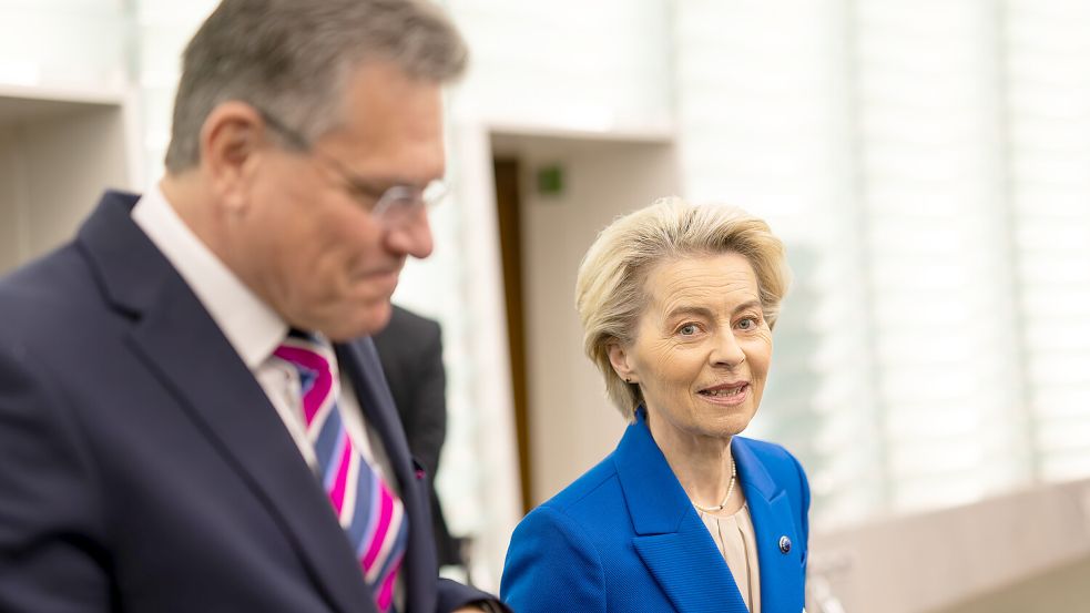 Ursula von der Leyen und EU-Handelskommissar Maroš Šefčovič arbeiten an einer gemeinsamen europäischen Antwort auf die Zollpolitik des US-Präsidenten Donald Trump. Foto: Philipp von Ditfurth/dpa