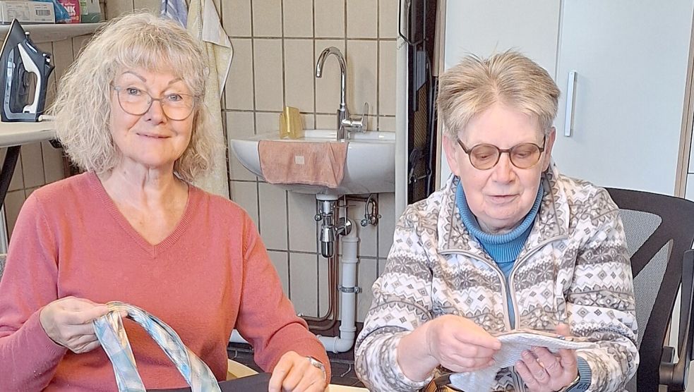 Karin und Eva (von links) sind mit Begeisterung bei der Sache. Foto: privat