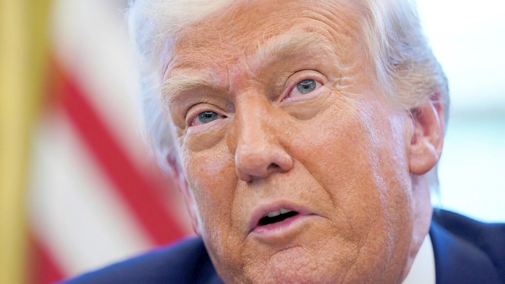 US-Präsident Trump erhöht im Zollstreit den Druck gegen China - und lenkt gegenüber anderen Ländern ein. Foto: Uncredited/Pool/AP/dpa