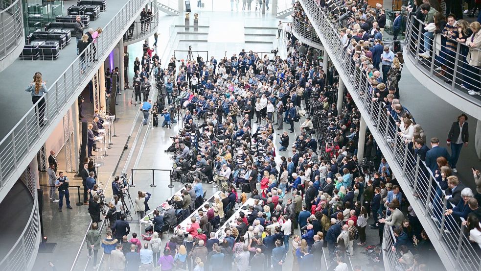 Großes Interesse herrschte bei der Vorstellung des Koalitionsvertrages im Berliner Paul-Löbe-Haus. Foto: Gollnow/dpa