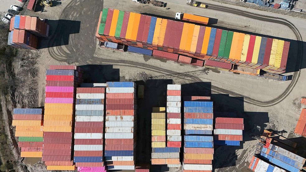 Die EU will die geplanten Gegenzölle auf US-Produkte vorerst nicht in Kraft setzen. (Archivbild) Foto: Jane Barlow/PA Wire/dpa