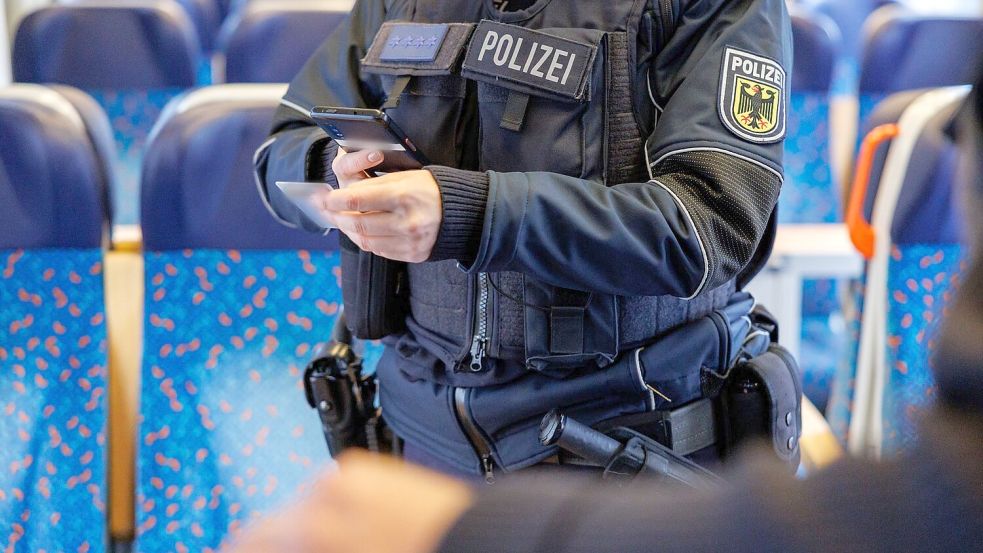 An der Grenze zu Tschechien gibt es stationäre Kontrollen seit Oktober 2023. (Archivfoto) Foto: Daniel Karmann/dpa