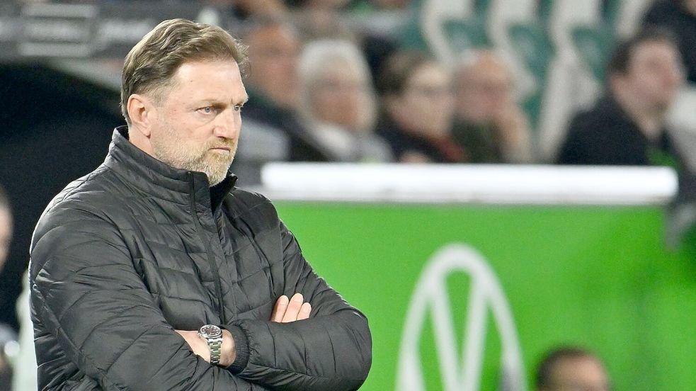 Frust pur bei Wolfsburgs Trainer Ralph Hasenhüttl. Foto: Swen Pförtner/dpa