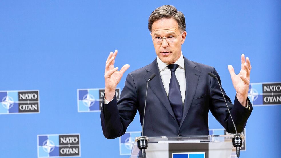 Nato-Chef Rutte warnt vor russischen Atomwaffen im Weltall, die Satelliten abschießen könnten. (Archivbild) Foto: Geert Vanden Wijngaert/AP/dpa