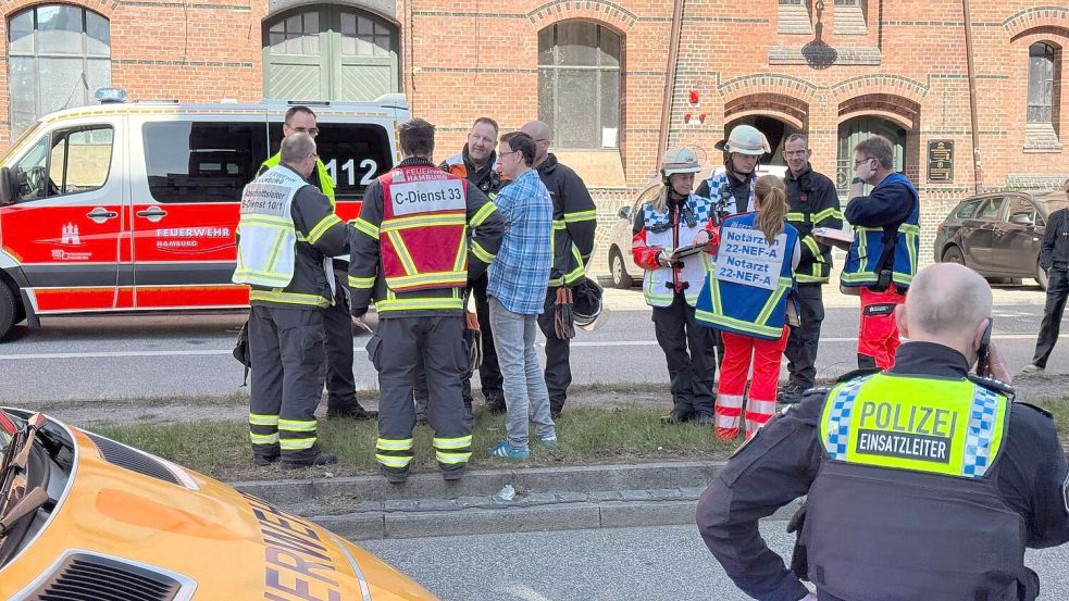 Nach dem Versprühen von Reizgas hat die Hamburger Feuerwehr das Minitatur Wunderland geräumt. Foto: Jonas Walzberg/dpa