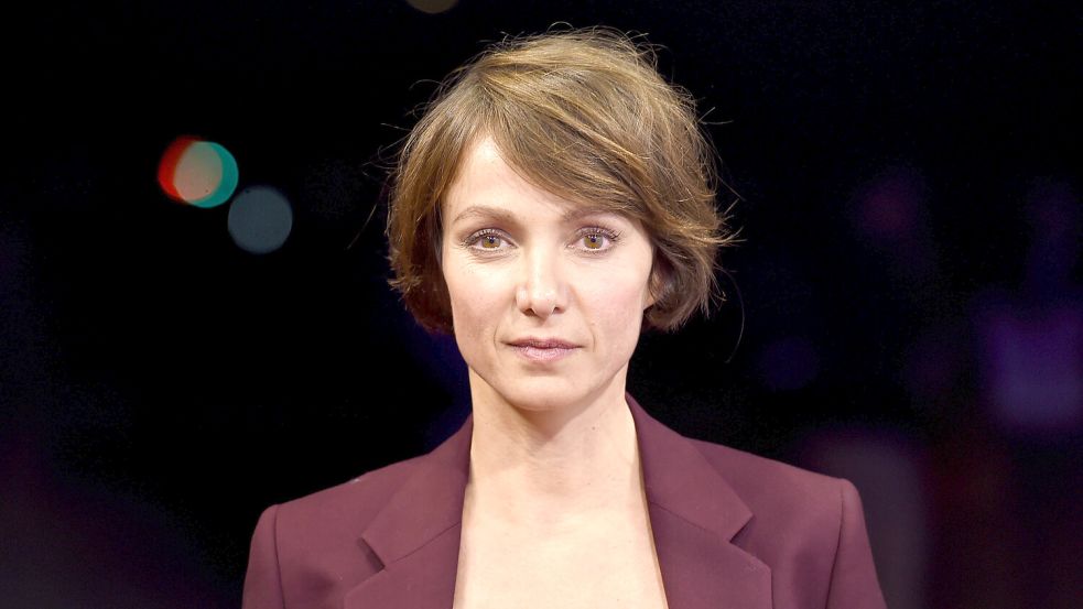 Im neuen Psychothriller „Ewig Dein“ geht es um toxische Beziehungen. Schauspielerin Julia Koschitz spricht im Interview über manipulative Beziehungsmuster und gibt Einblick in intensive Drehmomente. Foto: dpa/Felix Hörhager
