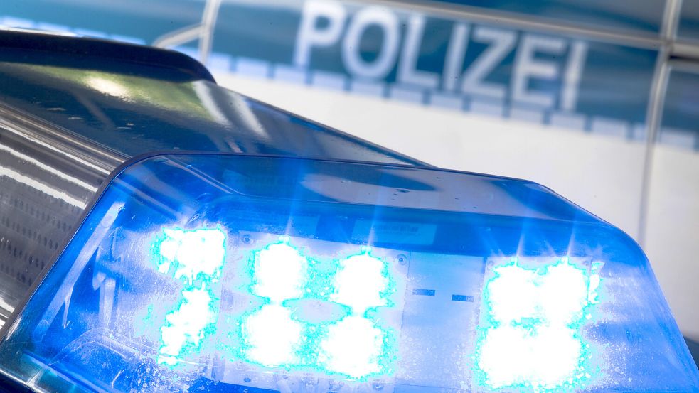 Die Polizei nahm in Ostrhauderfehn einen Unfall auf. Foto: Gentsch/dpa