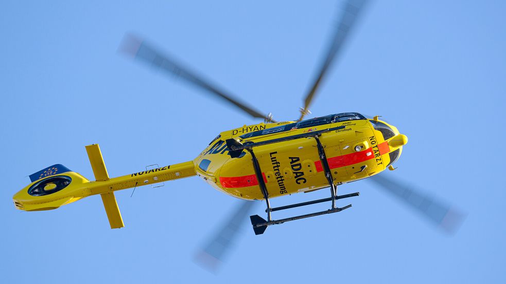 Ein Rettungshubschrauber ist wegen eines Unfalls in Detern im Einsatz. Symbolfoto: DPA