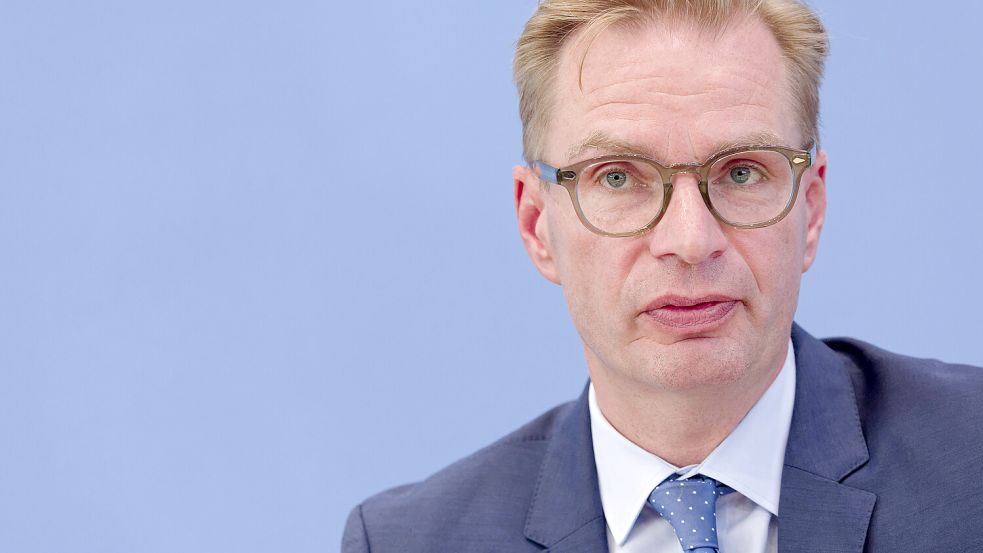 Der Koalitionsvertrag steht – und sorgt bereits für hitzige Debatten. Reiner Holznagel, Präsident vom Bund der Steuerzahler, kritisiert: „Wir haben hier eine Büchse der Pandora.“ Foto: Imago/Jürgen Heinrich
