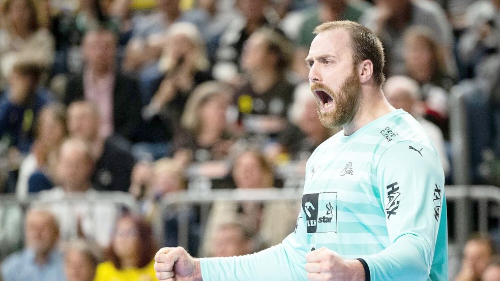 War mit 16 Paraden überragender Mann im Pokal-Finale: Kiels Torwart Andreas Wolff. Foto: Marius Becker/dpa
