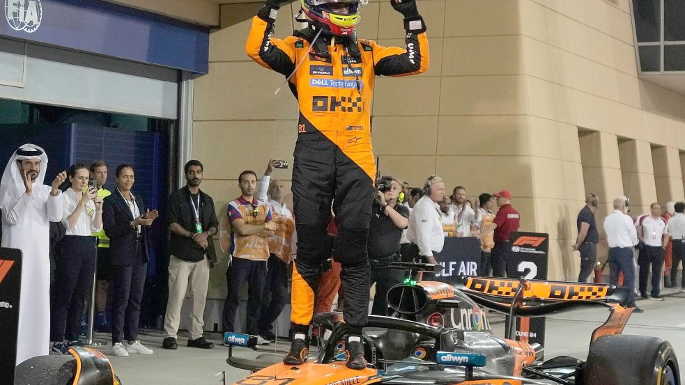 Überlegener Sieger in Bahrain: McLaren-Pilot Oscar Piastri. Foto: Altaf Qadri/AP/dpa