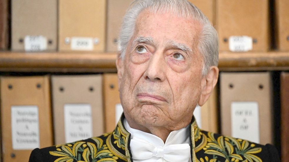 Der peruanische Schriftsteller und Literaturnobelpreisträger Mario Vargas Llosa ist tot. (Archivbild) Foto: Emmanuel Dunand/AFP/dpa