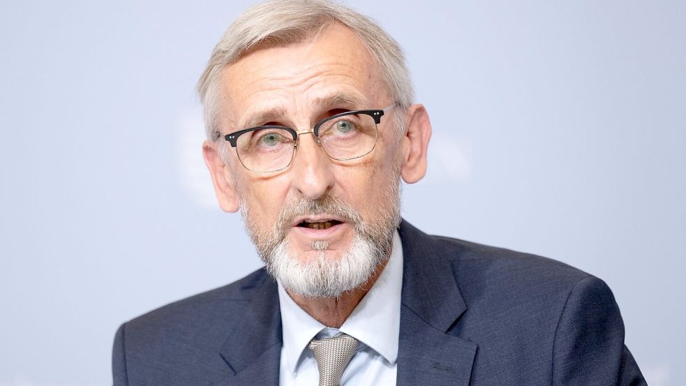 Sachsens Innenminister Armin Schuster (CDU) meint, eine geschäftsführende Regierung sollte keine weitreichenden Entscheidungen treffen. Dazu zählt er auch die Aufnahme gefährdeter Menschen aus Afghanistan. (Archivbild) Foto: Sebastian Kahnert/dpa