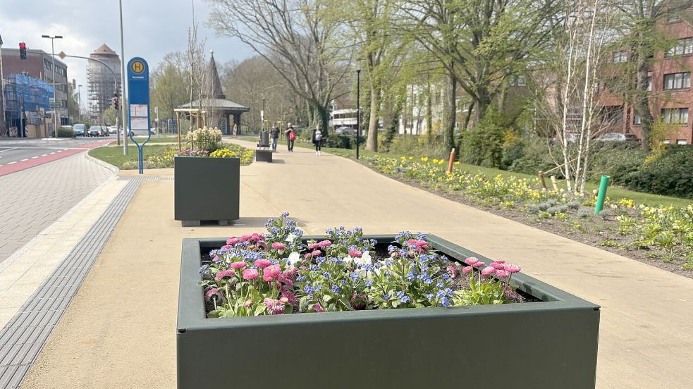 Die Kunstmeile sollte schon im vergangenen Jahr komplett fertig sein. Doch die Stadt sieht Ausbesserungsbedarf an mehreren Stellen. Fotos: Hanssen