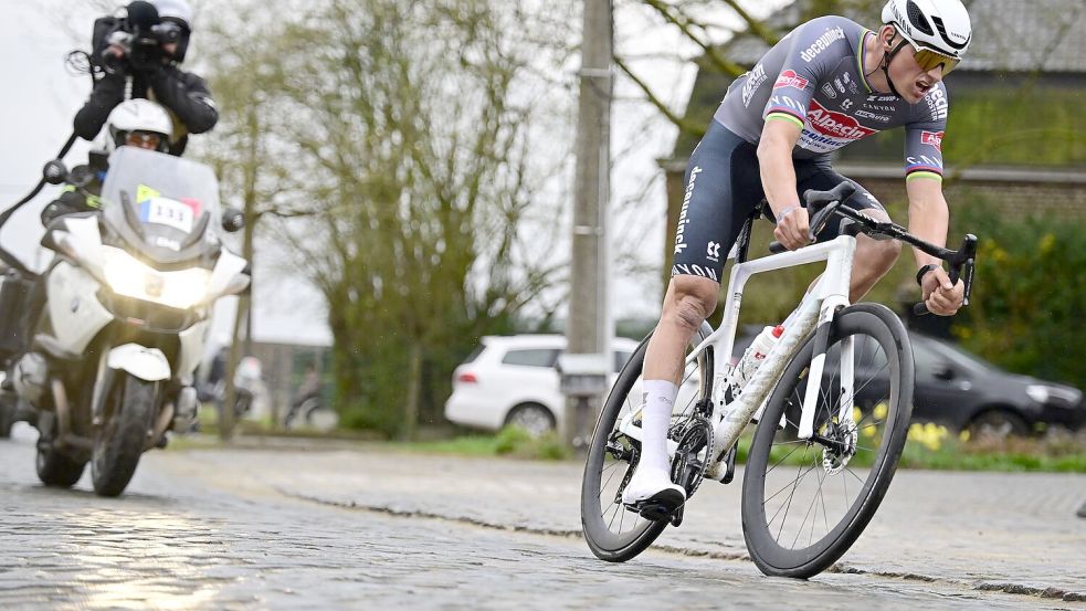 Mathieu van der Poel gewann am Sonntag Paris-Roubaix. Foto: Dirk Waem/Belga/dpa