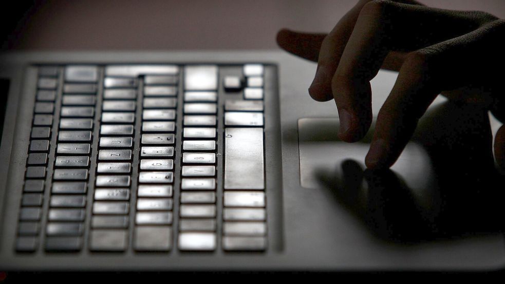 Das Bundesamt für Verfassungsschutz warnt vor der Gefahr, die von den Schadprogrammen „Moonshine“ und „BadBazaar“ ausgeht. (Archivfoto) Foto: Karl-Josef Hildenbrand/dpa