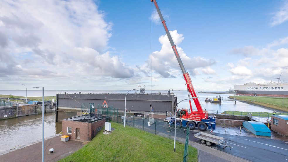 Die Sanierung derGroßen Seeschleuse läuft weiter. Foto: NPorts/Burmann