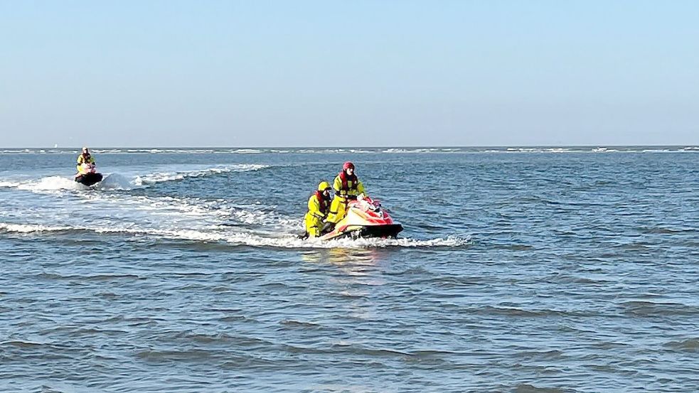 Die Freiwillige Feuerwehr Spiekeroog setzte auch ihre beiden Rescue Water Crafts „Frieda“ und „Walter“ ein, um die Küstengewässer zu durchkämmen. Foto: Feuerwehr