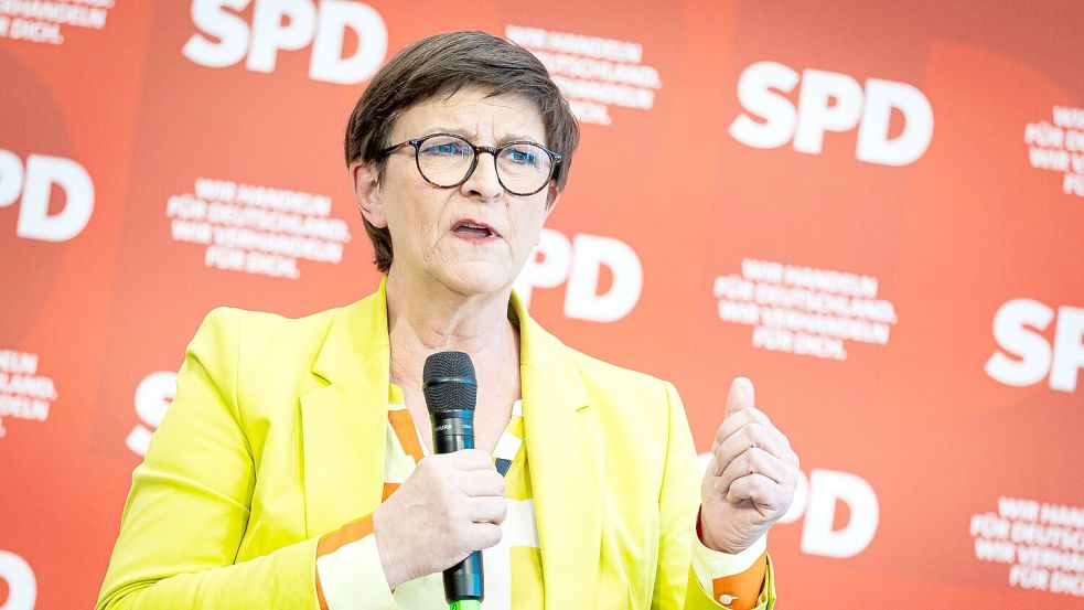 „Frauen stellen die Hälfte der Bevölkerung und wir wollen auch, wie wir manchmal sagen, nicht nur den halben Kuchen, sondern die halbe Bäckerei“, sagt die SPD-Vorsitzende Saskia Esken. Foto: Moritz Frankenberg/dpa