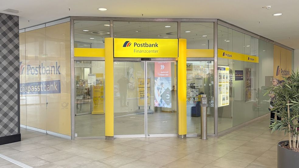 Die Postbankfiliale im Auricher Caro schließt zum 20. Mai. Foto: Romuald Banik