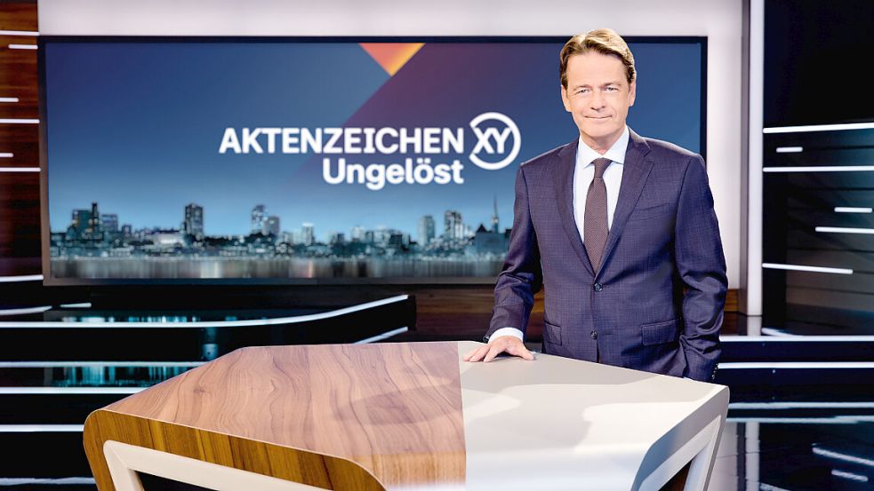 Am Mittwoch, 16. April, unterstützt die Sendung „Aktenzeichen XY … ungelöst“ mit Moderator Rudi Cerne die Ermittlungen der Kieler Polizei im Fall der vermissten Frau aus Noer im Kreis Rendsburg-Eckernförde. Von der 43-Jährigen fehlt seit dem 21. März ein Lebenszeichen. Foto: ZDF/Nadine Rupp
