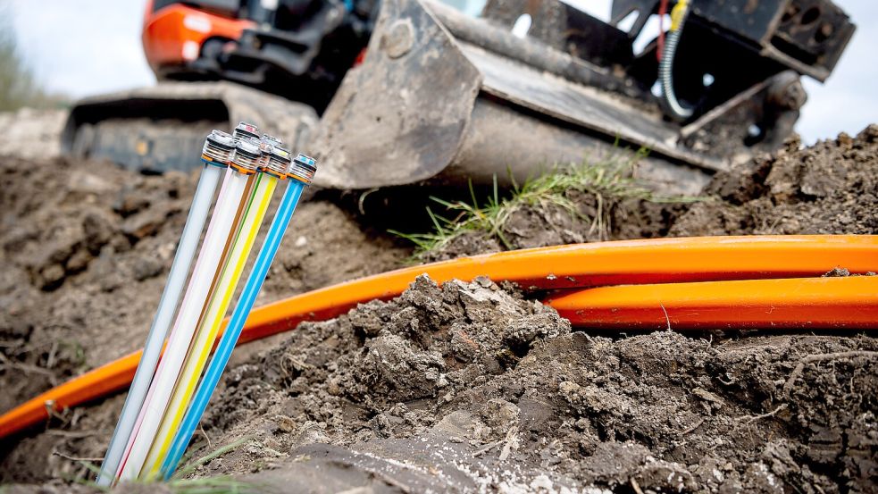 Beim Glasfaserausbau im Landkreis Aurich lief einiges schief. Viele in Wiesmoor warten trotz bestehendem Anschluss noch immer auf schnelles Internet. Foto: Dpa/Sina Schuldt