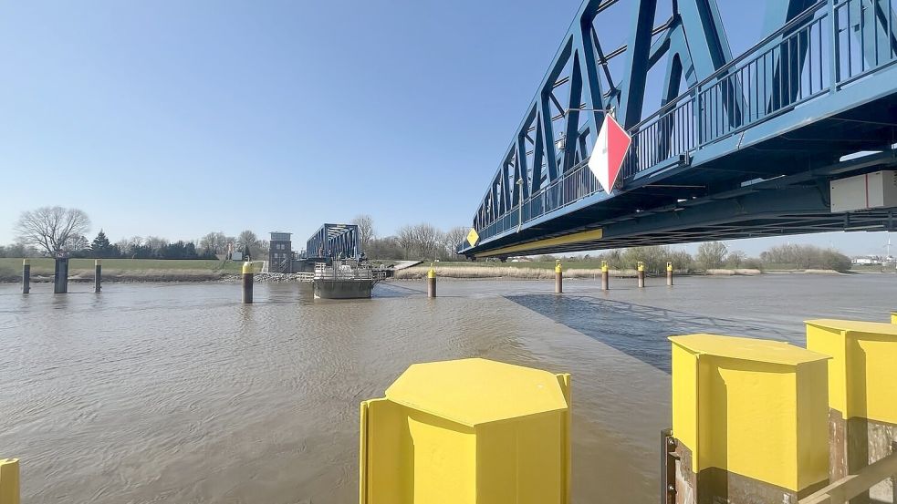 Am Mittwoch wurde die neue Friesenbrücke bei Hilkenborg und Weener erstmals geschlossen. Foto: Deutsche Bahn