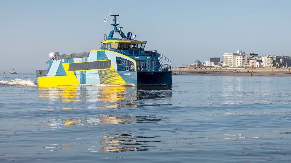 Der neue E-Katamaran vor der Insel Norderney. Foto: Reederei Norden-Frisia