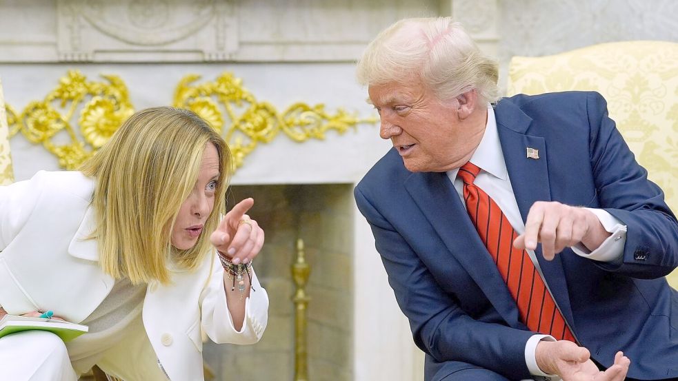 Trump und Meloni scherzten bei einem Treffen miteinander. Foto: Alex Brandon/AP/dpa