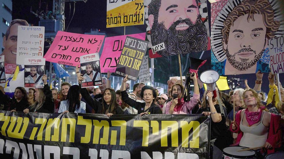 Die Hamas hält derzeit israelischen Informationen zufolge noch 24 lebende Geiseln sowie 35 Leichen von Verschleppten im Gazastreifen fest. (Archivbild) Foto: Maya Alleruzzo/AP/dpa