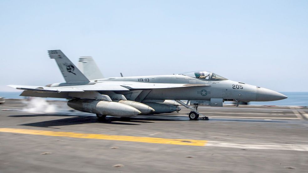 Mit dem Angriff auf den Öl-Hafen Ras Isa will das US-Militär den Huthi eine wichtige Finanzierungsquelle entziehen. (Archivbild) Foto: Mc3 Nate Jordan/U.S. Navy/Planet Pix via ZUMA Press Wire/dpa