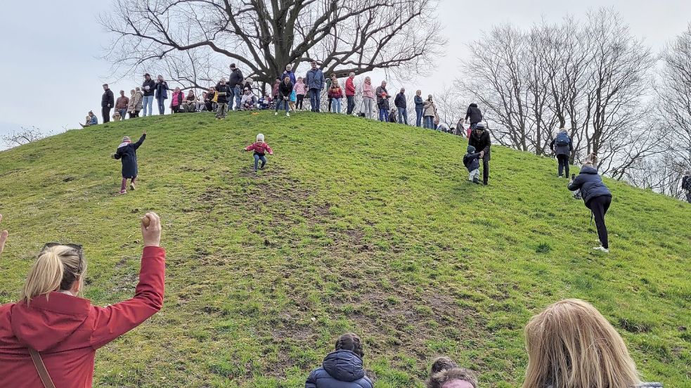 „Mögen die Spiele beginnen“ ist am Ostermontag wieder das Motto auf dem Plytenberg in Leer. Foto: OZ-Archiv