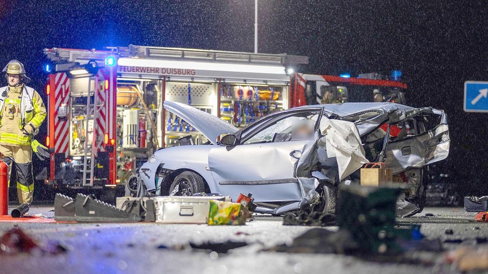 Zwei Menschen starben bei dem Unfall auf der A59. Foto: WTVnews_Duisburg/dpa