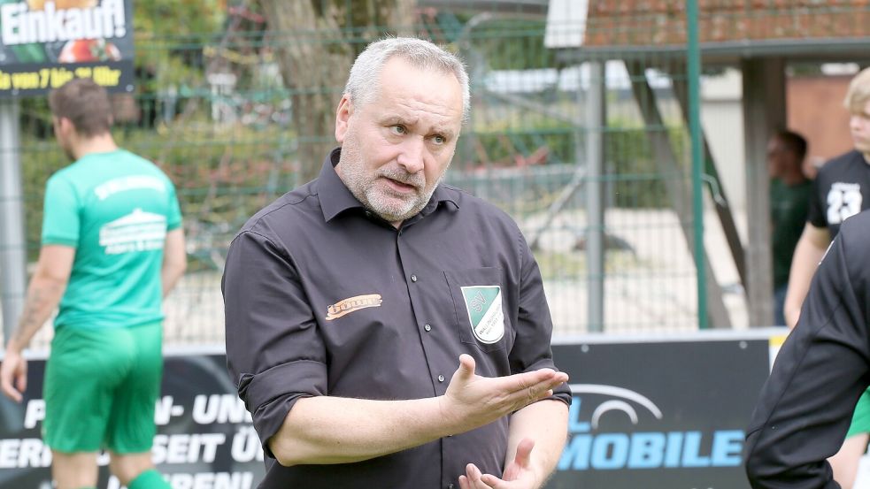 Wallinghausens Trainer Jurek Klukowski freute sich im sechsten Anlauf über den ersten Sieg in 2025. Archivfoto: Groenewold