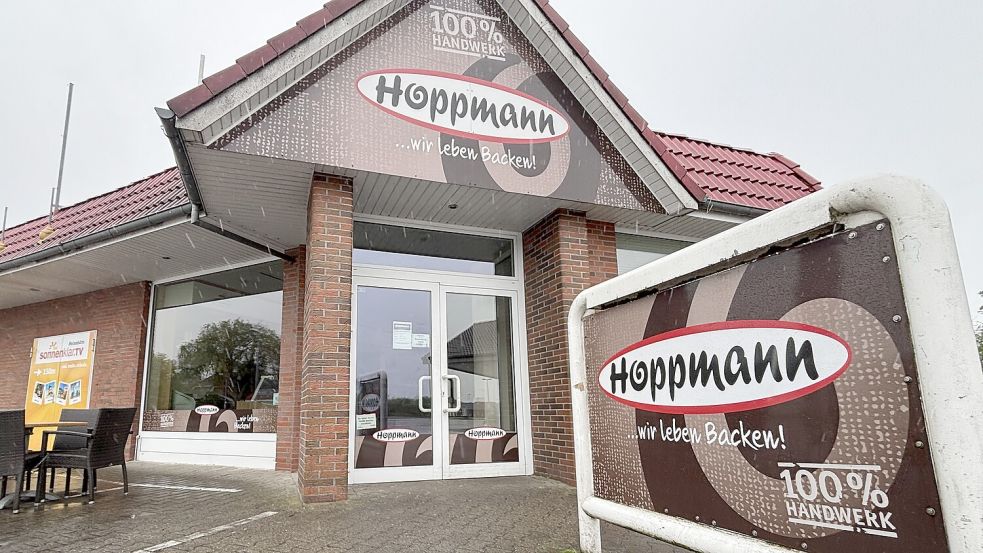 Aus der Bäckerei Hoppmann in Idafehn wurde Bargeld gestohlen. Fotos: Henrik Zein