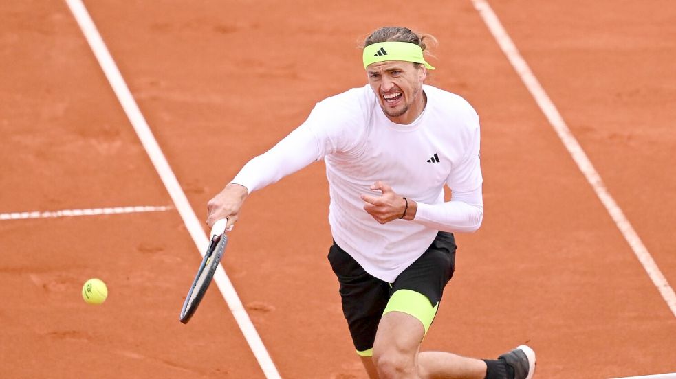 Nach einem verpatzten ersten Satz gelingt Alexander Zverev das Comeback. Foto: Sven Hoppe/dpa