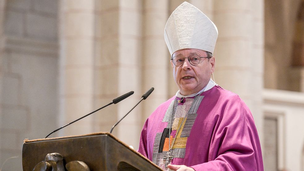 Der Vorsitzende der Deutschen Bischofskonferenz sieht die Kirche vor großen Herausforderungen – und zeigt klare Kante gegen rechts. Foto: Harald Oppitz/dpa/KNA-Pool