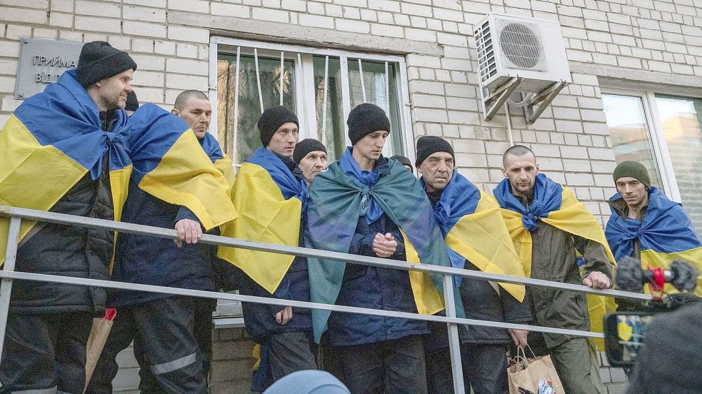 Ukrainische und russische Kriegsgefangene kommen nach Hause. (Archivbild) Foto: -/kyodo/dpa