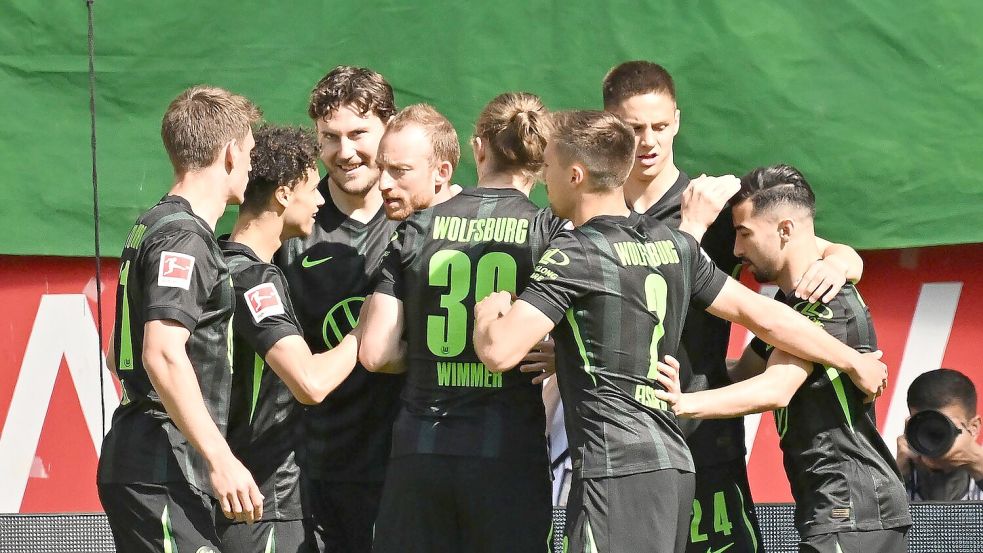 Jubel um VfL-Torschütze Maximilian Arnold Foto: Torsten Silz/dpa