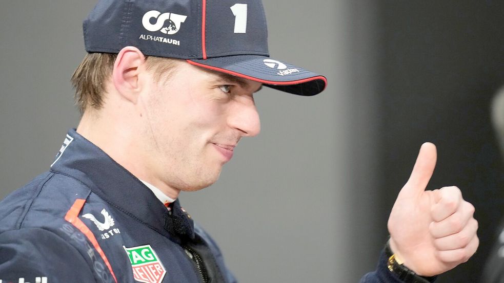Max Verstappen selbst wirkt oft eher belustigt über die Spekulationen. Foto: Darko Bandic/AP/dpa